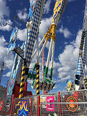 XXL Höhenrausch - Riesenschaukel auch auf dem Oktoberfest 2023 wieder (©Foto: Martin Schmitz)
